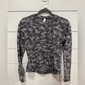 Lululemon size 8 long sleeved top